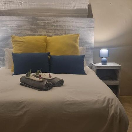 Large 1 Bedroom Cottage, 15 Min From Or Tambo Airport, With Backup Power And Water Germiston Eksteriør bilde
