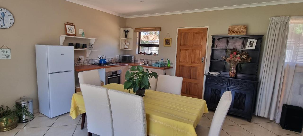 Large 1 Bedroom Cottage, 15 Min From Or Tambo Airport, With Backup Power And Water Germiston Eksteriør bilde