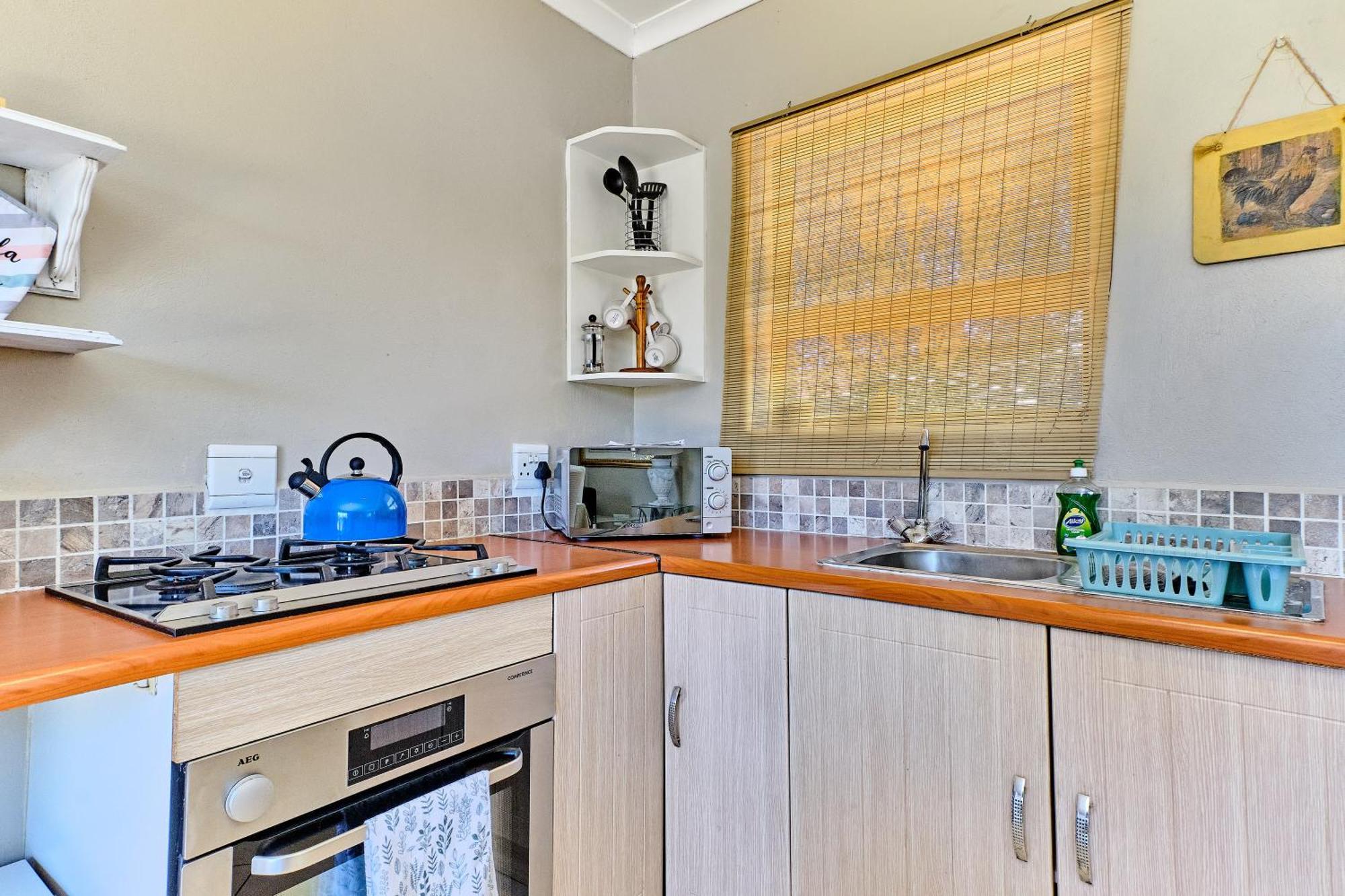 Large 1 Bedroom Cottage, 15 Min From Or Tambo Airport, With Backup Power And Water Germiston Eksteriør bilde