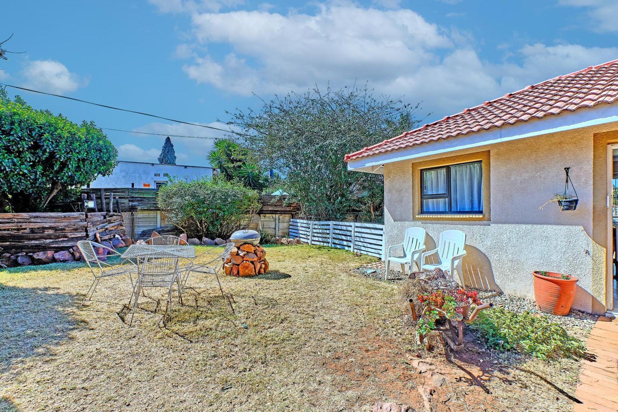 Large 1 Bedroom Cottage, 15 Min From Or Tambo Airport, With Backup Power And Water Germiston Eksteriør bilde