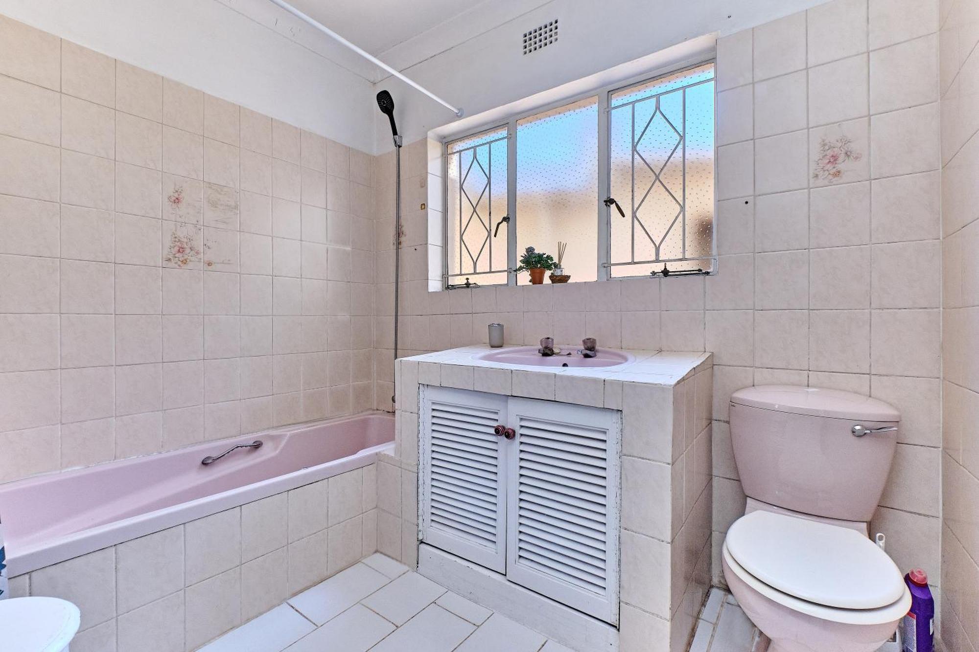 Large 1 Bedroom Cottage, 15 Min From Or Tambo Airport, With Backup Power And Water Germiston Eksteriør bilde